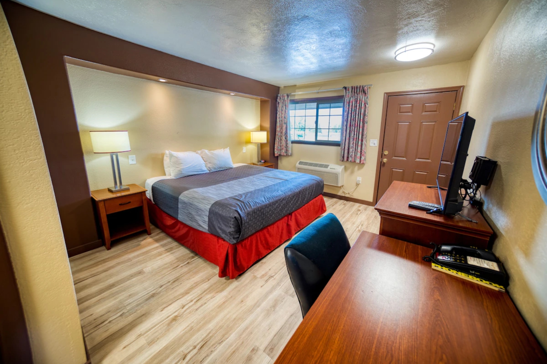 Modern Hotel Room